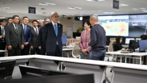 Токаев осмотрел Ситуационный центр Токио по чрезвычайным ситуациям