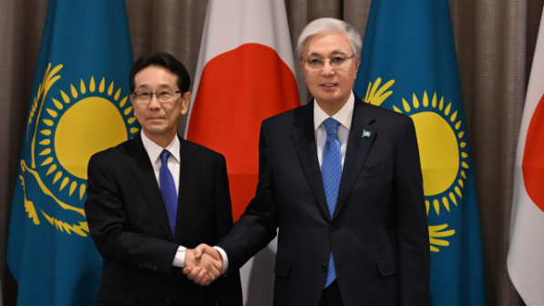 Токаев принял председателя совета директоров компании Komatsu Хироюки Огаву