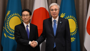 Токаев принял председателя совета директоров компании Komatsu Хироюки Огаву