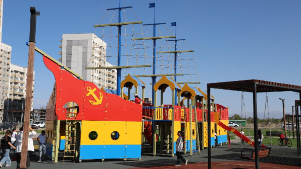 «Таза Қазақстан»: в Талдыкоргане благоустроено 39 дворов, установлено 20 детских площадок