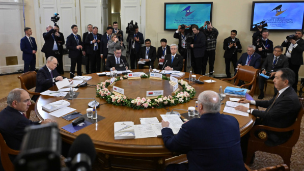 Токаев принял участие в заседании Высшего Евразийского экономического совета в узком составе