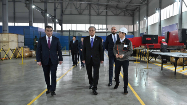 Глава государства посетил завод Tausogar