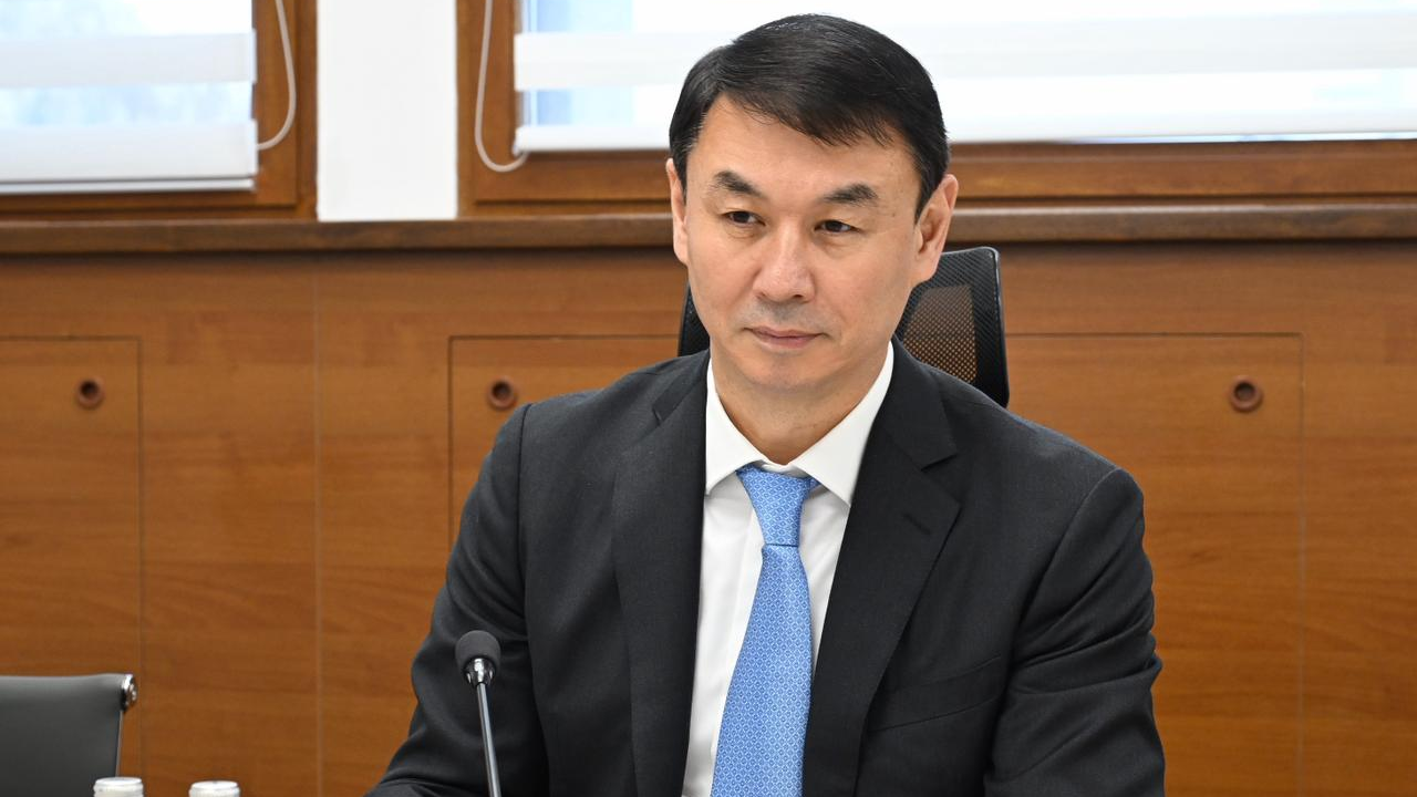 Аким Алматы Дархан Сатыбалды провел прием граждан