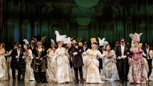В Казахском национальном театре оперы и балета имени Абая состоялась премьера оперетты «Летучая мышь»