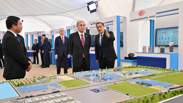 Глава государства посетил малую индустриальную зону «Тараз»