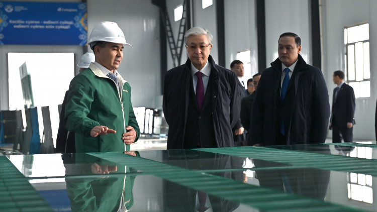 Президент осмотрел предприятие по производству закаленного стекла Dala Glass