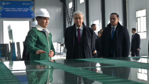 Президент осмотрел предприятие по производству закаленного стекла Dala Glass