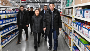 Аким Алматы Дархан Сатыбалды ознакомился с работой нового логистического комплекса Magnum E-commerce в Алатауском районе