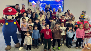 Добро и внимание детям: по инициативе депутата маслихата Алматы Болата Ибрагимулы маленькие пациенты больницы «Аксай» получили новогодние подарки и праздник