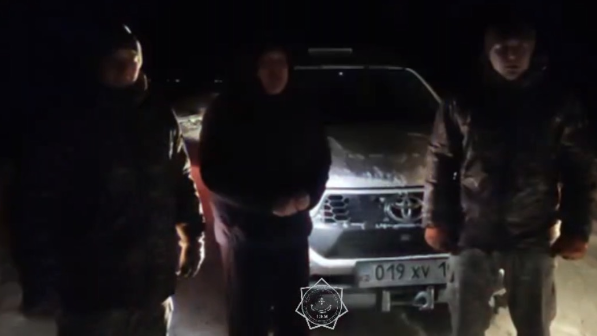 Сотрудники МЧС спасли мужчину из снежного заноса