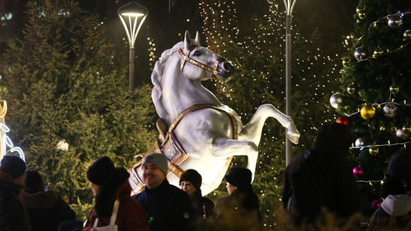 На площади Абая в Алматы прошёл праздничный гала-концерт в преддверии Нового года