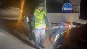 Полицейские пришли на помощь водителям на трассе в сильный мороз в Акмолинской области