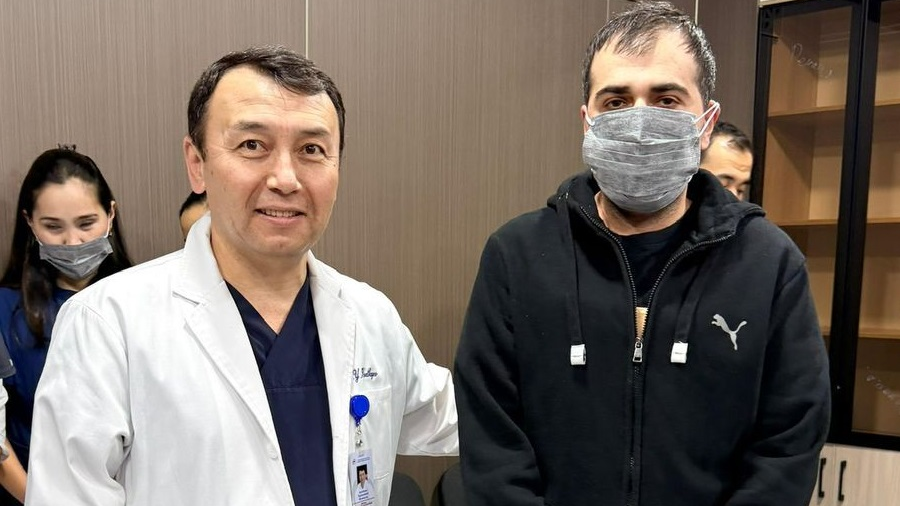 В Алматы выписали пациента после первой трансплантации сердца