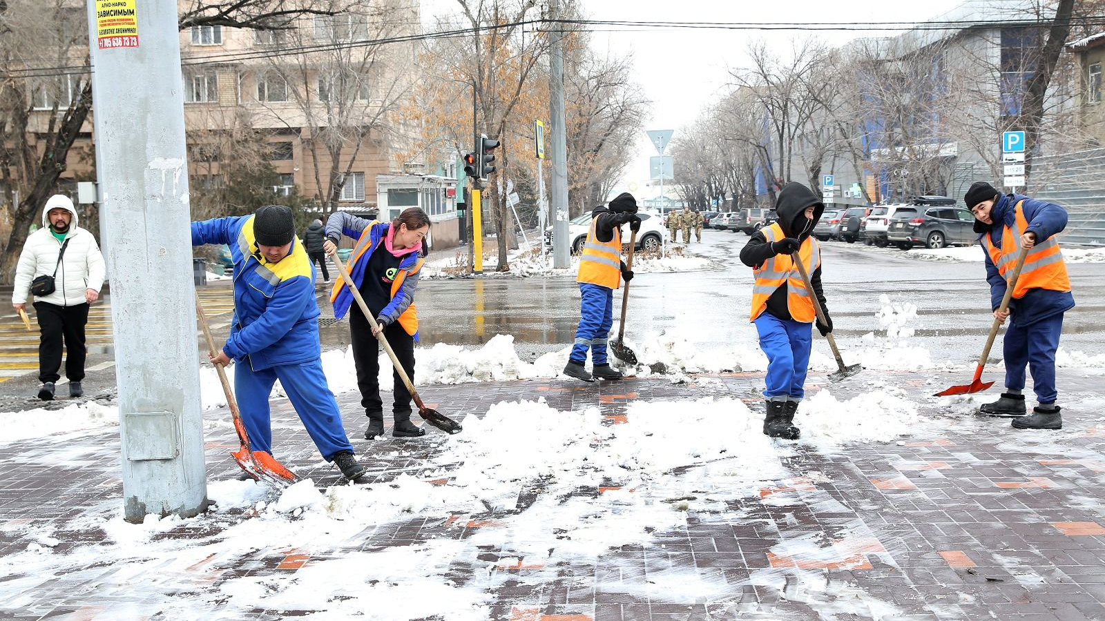 Чем в Казахстане заменяют соль на дорогах