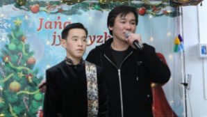 Кайрат Нуртас поздравил воспитанников детского дома с Новым годом