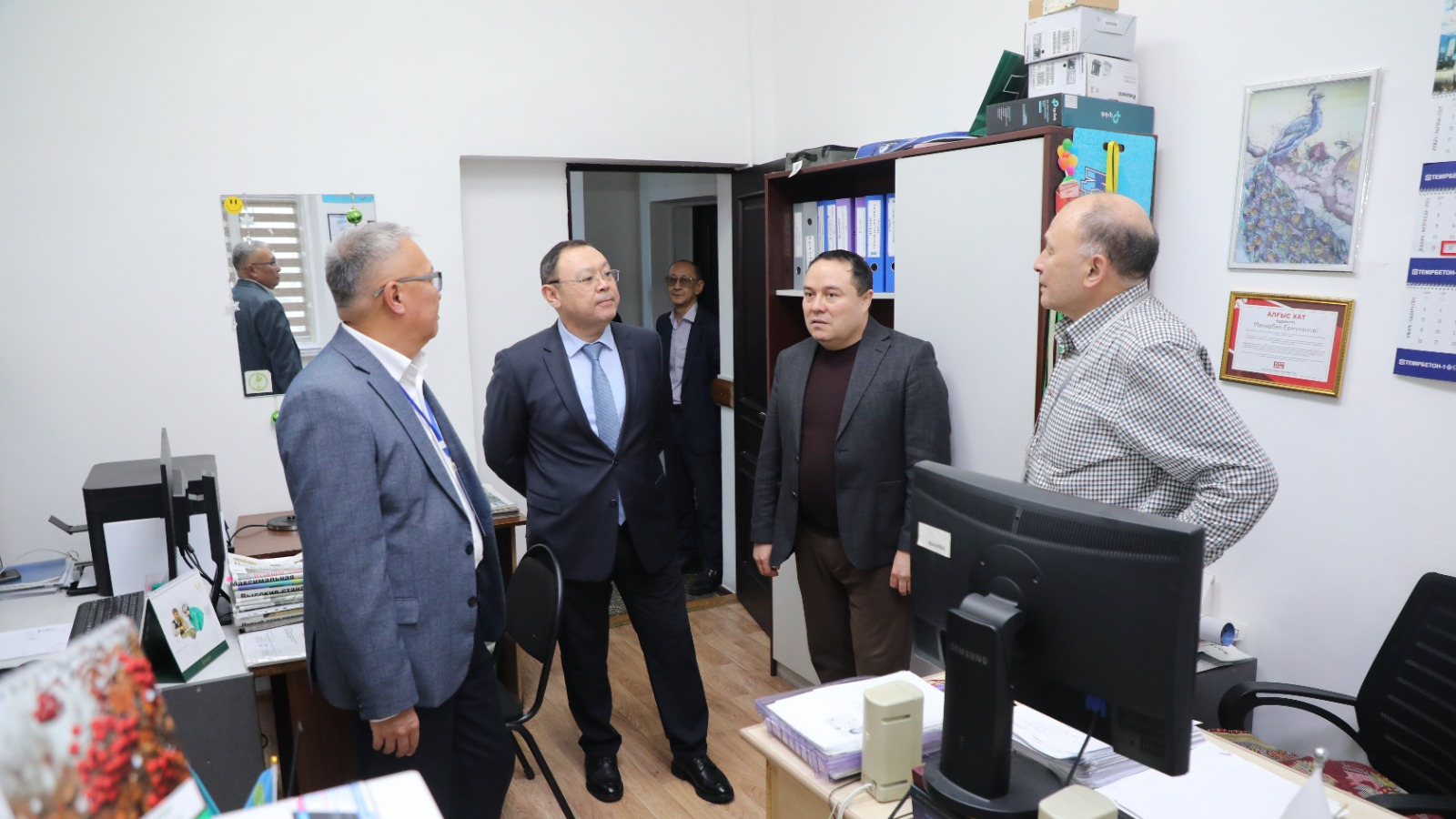 Заместитель акима Алматы Абзал Нукенов ознакомился с работой медиахолдинга «Alatau Aqparat»