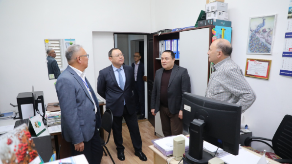 Заместитель акима Алматы Абзал Нукенов ознакомился с работой медиахолдинга «Alatau Aqparat»
