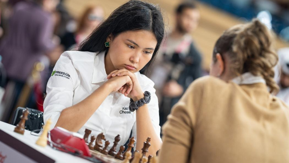 Шахматистка Бибисара Асаубаева стала трехкратной чемпионкой мира