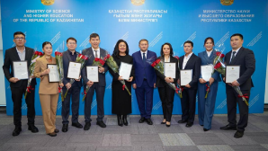 В Астане молодым ученым вручили сертификаты на квартиры