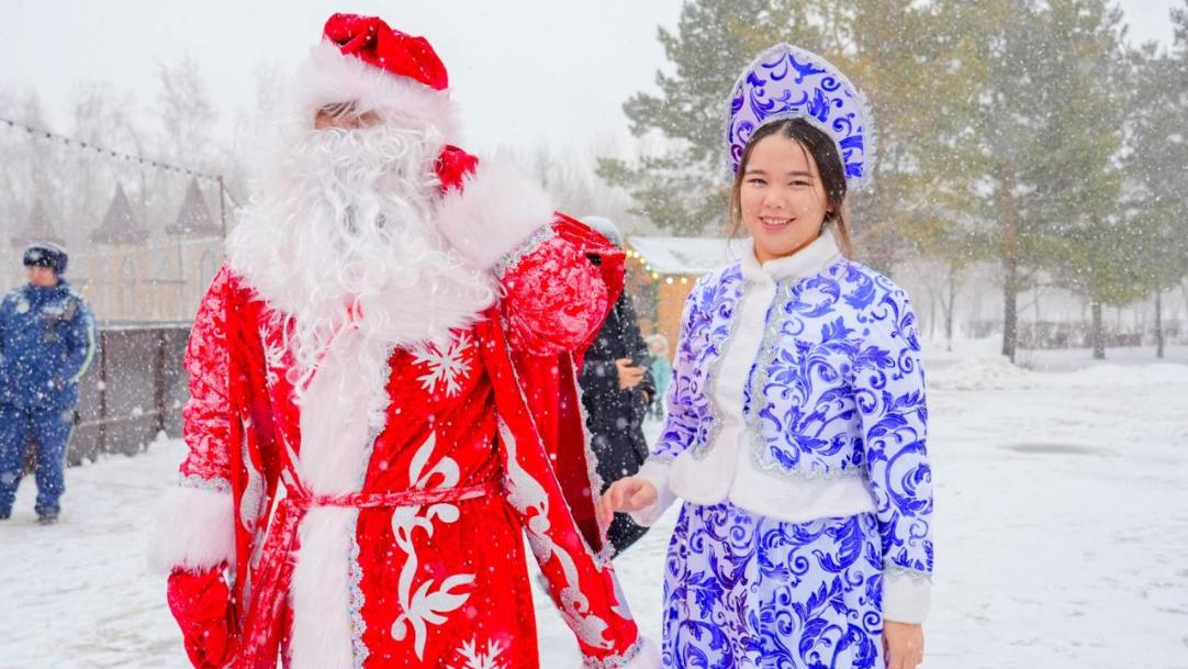 Новогодние праздничные концерты проходят во всех районах Астаны 