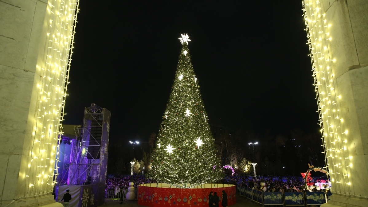 Туристы из Дубая отмечают доброжелательность казахстанцев на новогоднем шоу Алматы