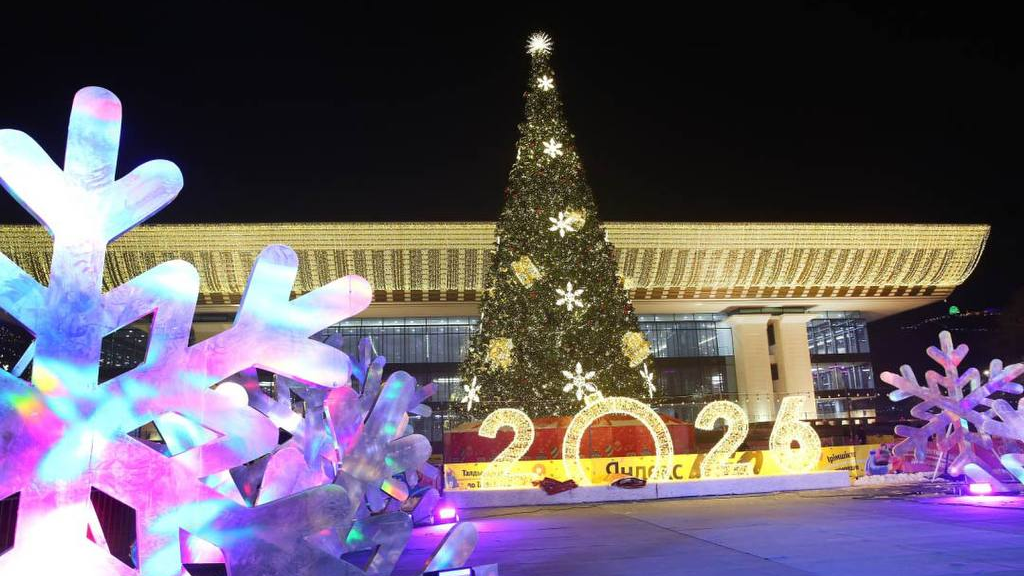 Аким Алматы Дархан Сатыбалды поздравил жителей города с Новым годом
