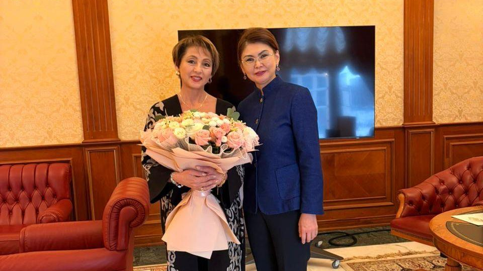 Глава государства поздравил Алтынай Асылмуратову с юбилеем