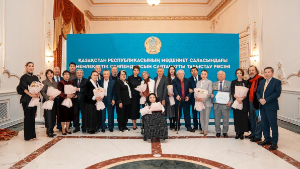 Деятелям культуры вручили государственные стипендии в Астане