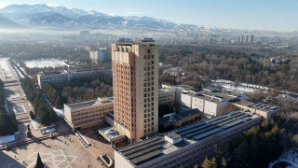 На крыше учебных корпусов КазНУ установлены солнечные панели