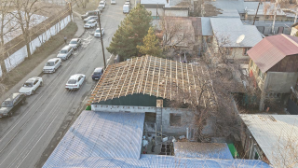 В Алматы снесли очередной незаконный объект