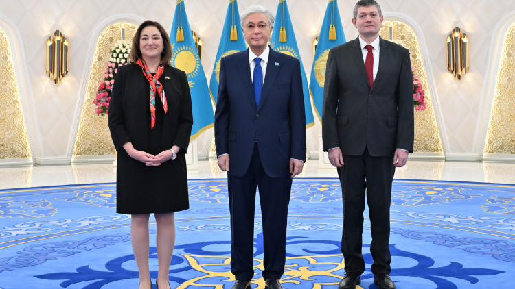 Токаев принял верительные грамоты послов США и Болгарии