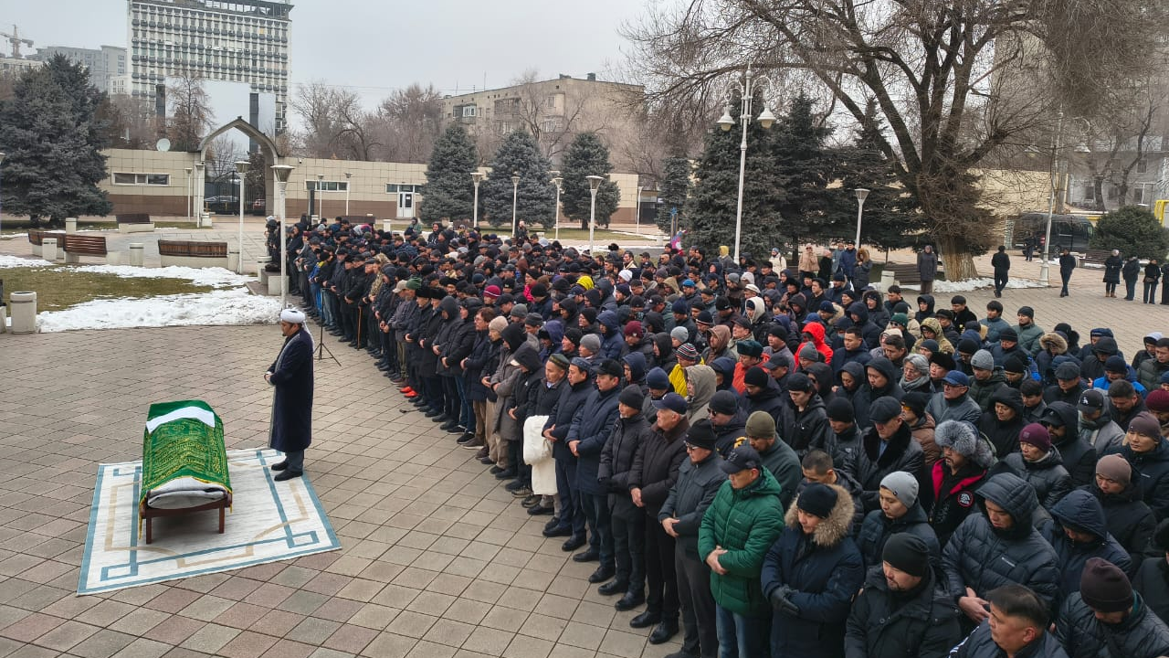 В Алматы простились с актером Муратом Бисенбиным