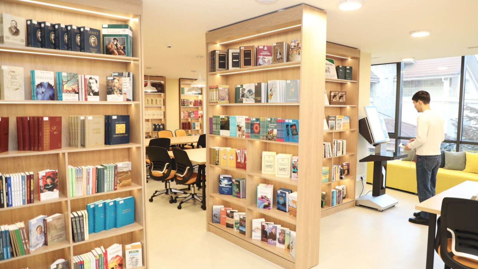 Библиотека с брайлем и IT-зоной открылась в Алматы