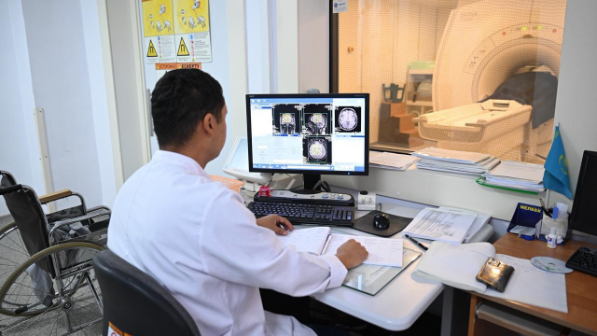 В Алматы обсудили меры по расширению охвата населения системой ОСМС