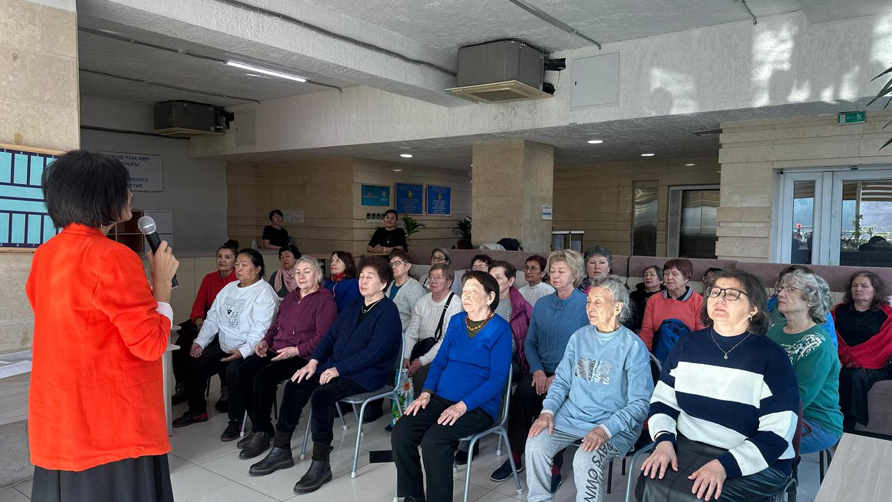 Музыкально-поэтический вечер «Снова душа поет» прошел в Центре активного долголетия Алматы