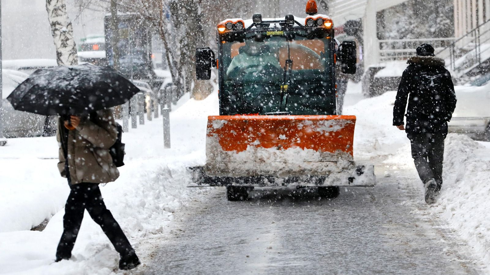 Городские службы Алматы готовы к снегопаду и резкому похолоданию