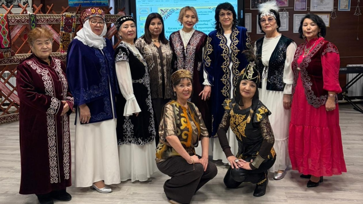 Открытый урок по казахскому языку на тему «Казахские орнаменты» прошел в Центре активного долголетия