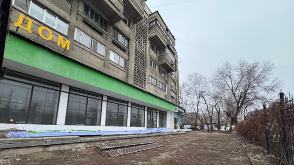 В Алматы снесли очередное незаконное сооружение