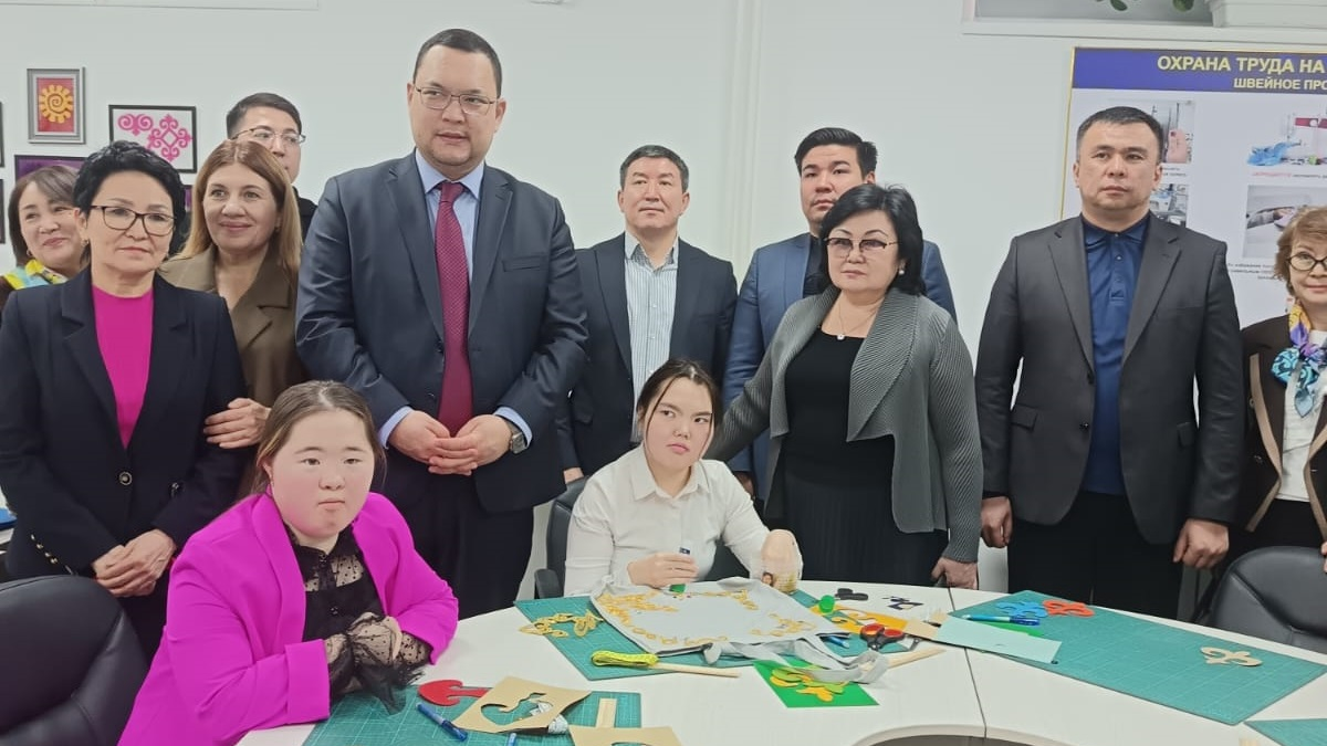 В Алматы появилась швейно-ткацкая мастерская для лиц с инвалидностью
