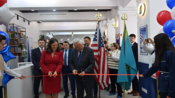 В Алматы на базе городской библиотеки открылся новый культурно-образовательный центр