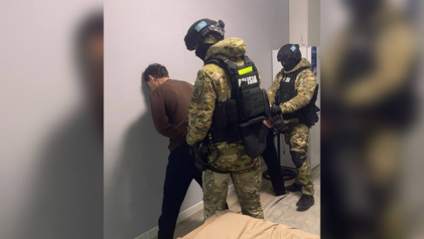 Двух подозреваемых задержали за разбойное нападение в Алматы