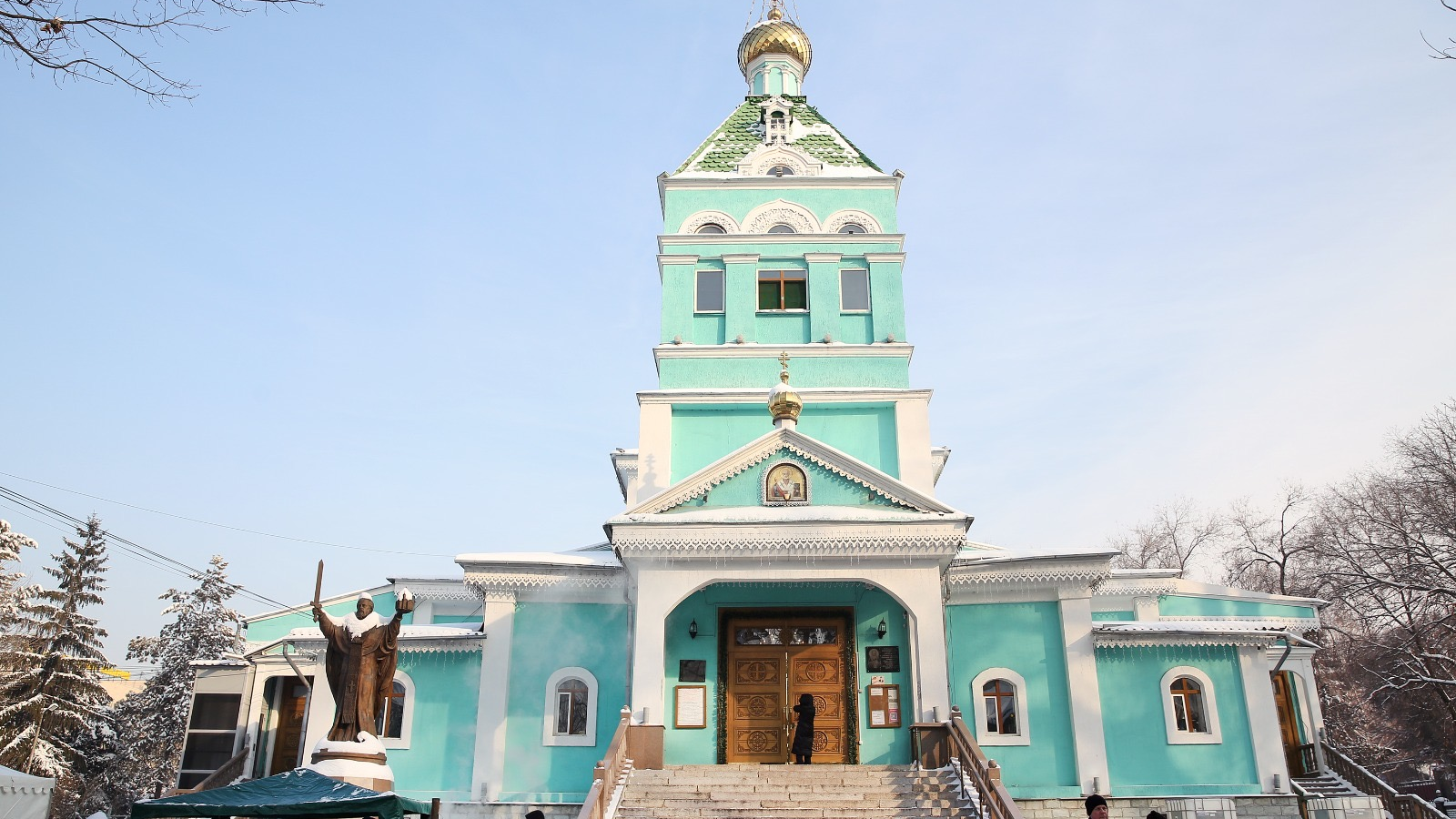 Как в Алматы отмечают православный христианский праздник Крещение Господне