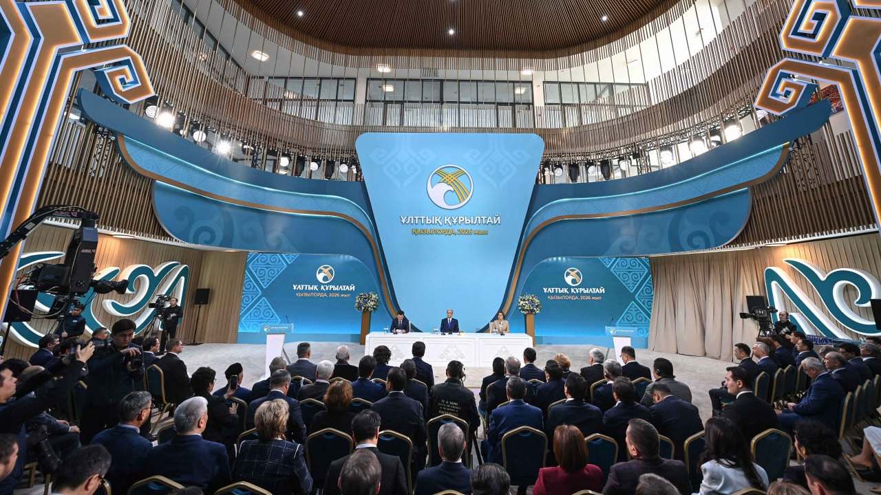 Казахстан должен стать международным транзитно-транспортным узлом — Токаев