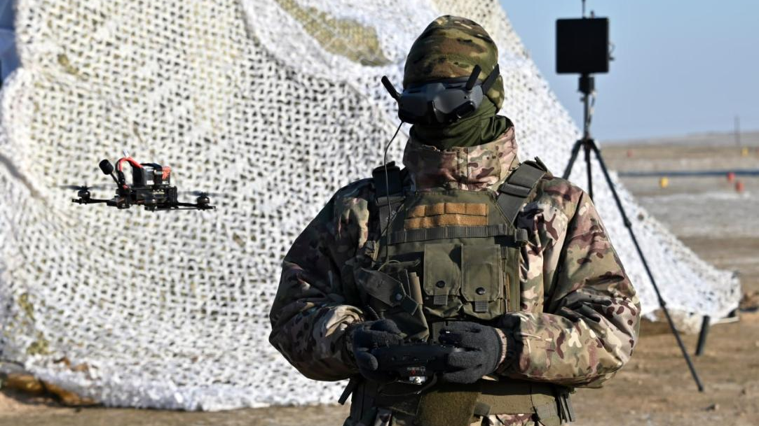 Более 100 дронов за месяц: в Десантно-штурмовых войсках развивают производство БПЛА