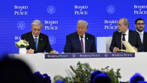 Токаев подписал Устав Совета мира в Давосе