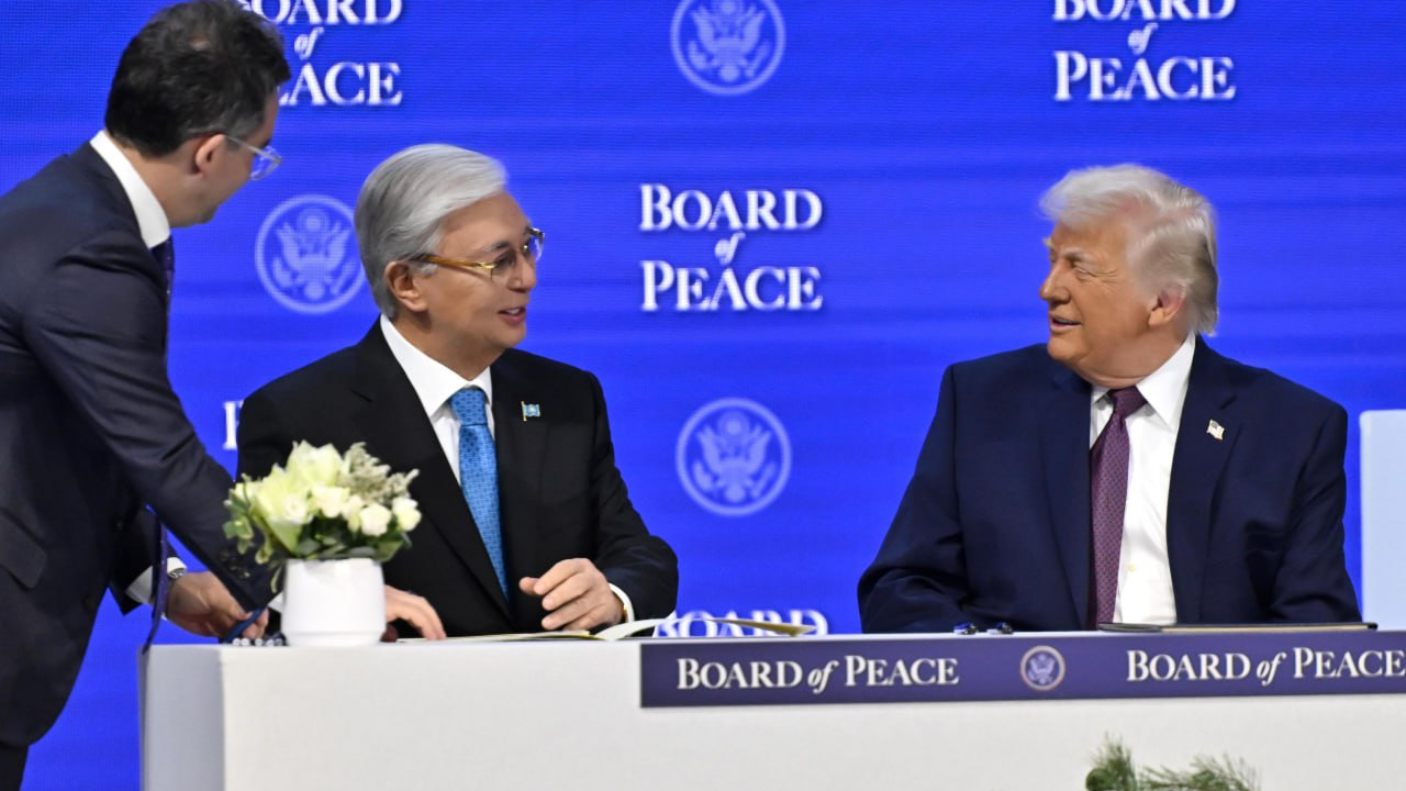 О чем говорили Токаев и Трамп в Давосе во время подписания Устава Совета мира