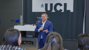 Министр Саясат Нурбек провел встречу с казахстанскими студентами в Великобритании