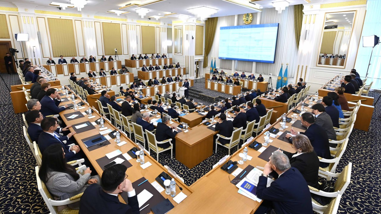 Конституционная комиссия приступила к обсуждению проекта поправок