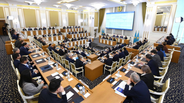 Конституционная комиссия приступила к обсуждению проекта поправок