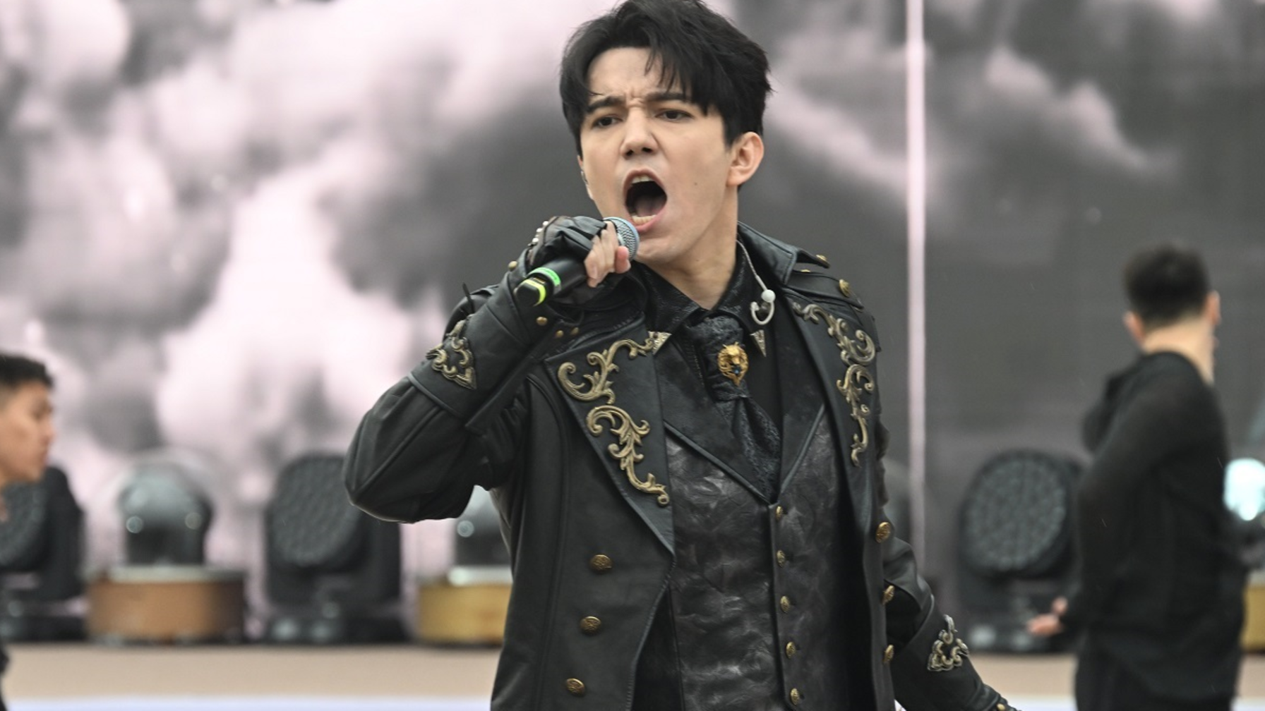 В Китае состоится премьера международного проекта Димаша, снятого в туристских локациях Казахстана